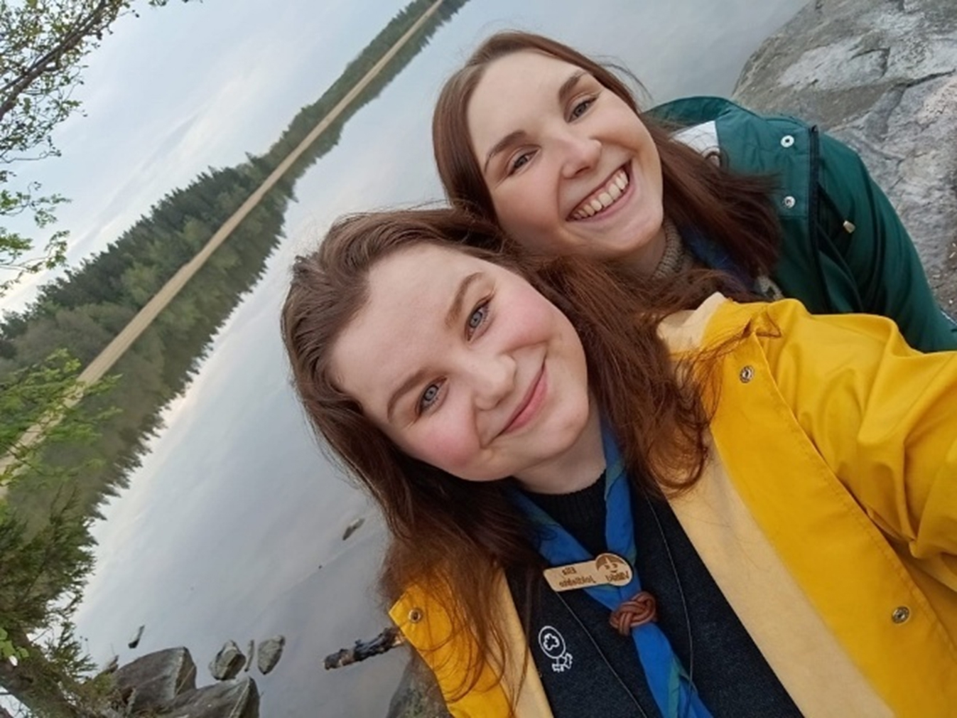 Väiskin leirinjohtajat Ella ja Ella
